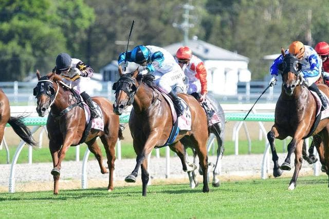 Russiantothepost flies home to score on the post