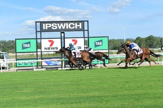 Russiantothepost flies home to score on the post