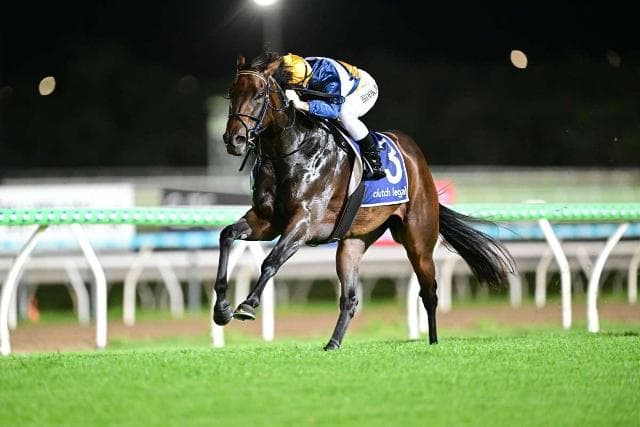 Elusive Domina dominates to win her maiden in style