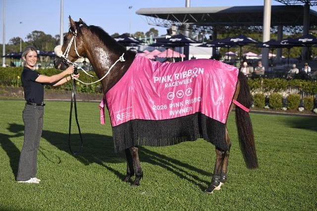 Smoke On The Water wins the Pink Ribbon Cup