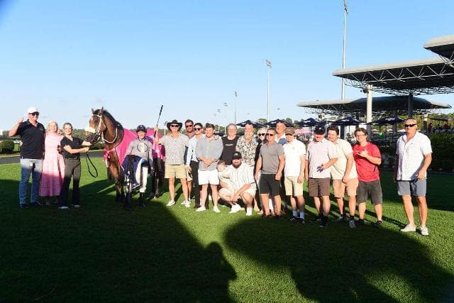 Smoke On The Water wins the Pink Ribbon Cup